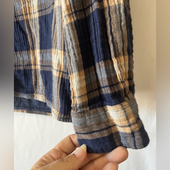 Aerie Women’s Plaid Flannel‎ Blue and Tan Long sleeve Shirt Size Medium - Picture 4 of 6